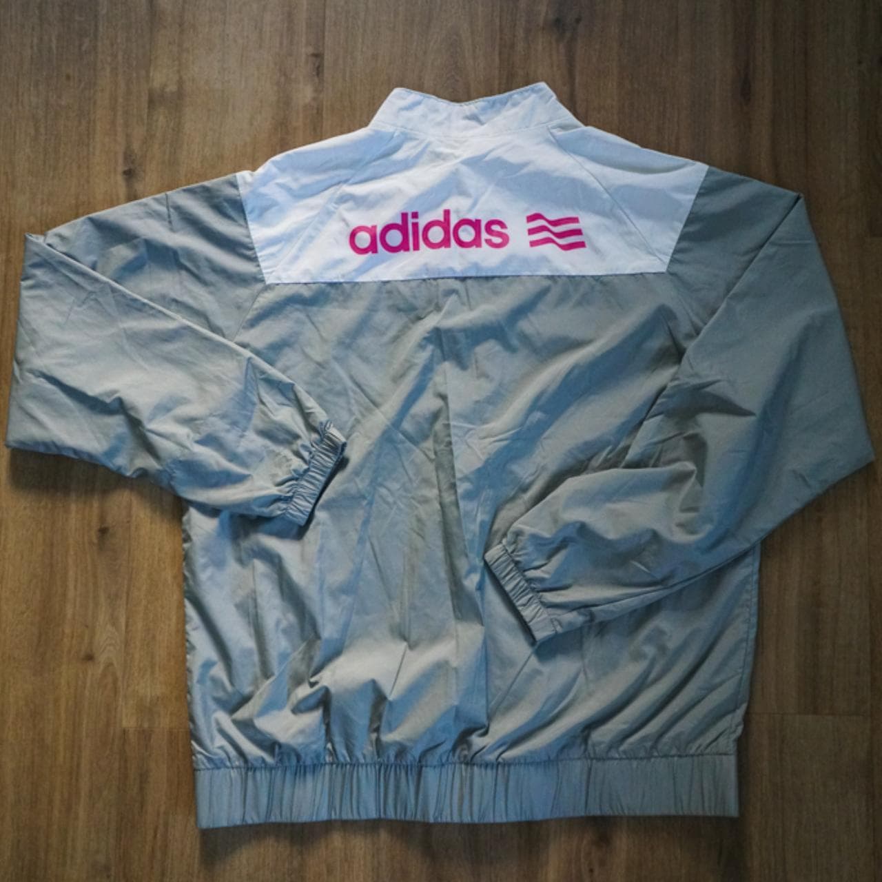 #Adidas #golf jacket in gray and white with pink & purple accents. Men's size large. Light weight zippered jacket with zippered pockets on the front. - Thumbnail 4