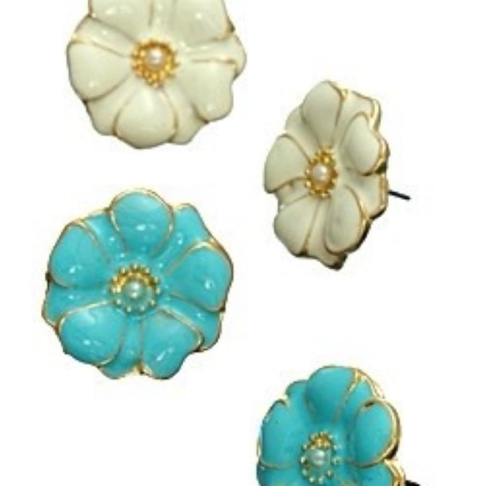 All The Rage Epoxy Daisy Stud Earrings