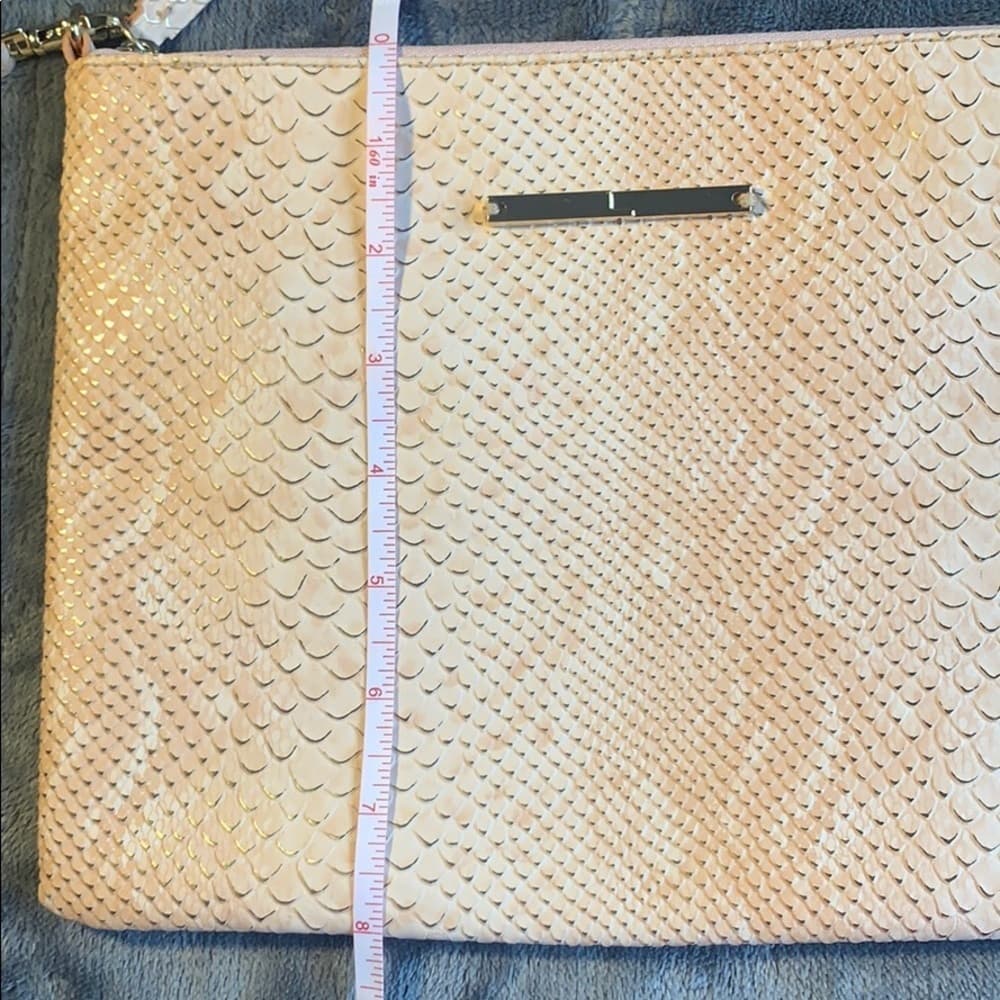 The Limited Rose Gold Metallic Clutch – Elegant Party Essential​ - Thumbnail 5
