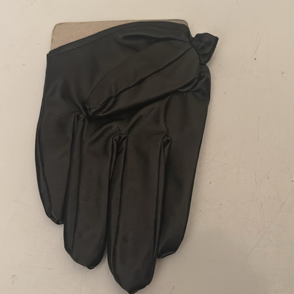Leg Avenue Black Faux Leather Studded Cropped Gloves​ - Thumbnail 4