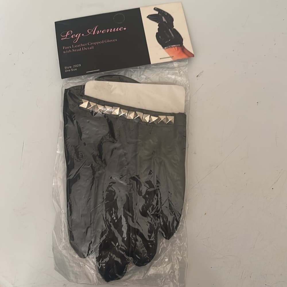 Leg Avenue Black Faux Leather Studded Cropped Gloves​