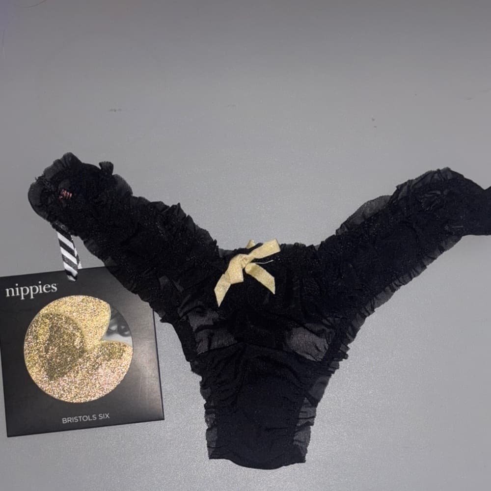 Bristol Six Gold Nippies & Black Thong Set