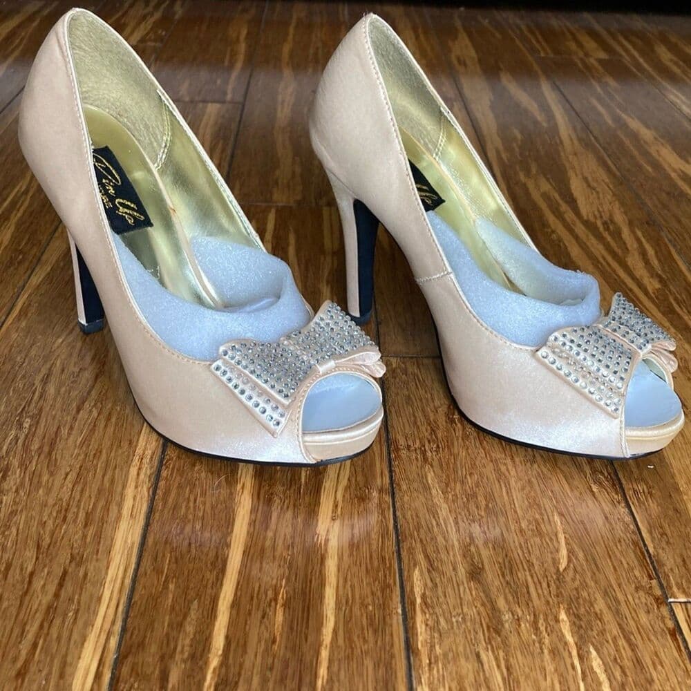 Pinup Couture Champagne Crystal Bow Heels - Thumbnail 5