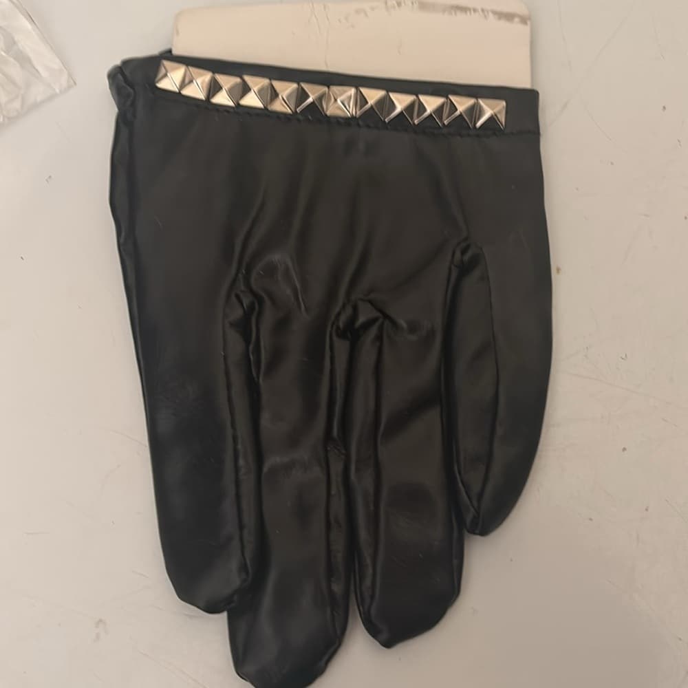Leg Avenue Black Faux Leather Studded Cropped Gloves​ - Thumbnail 5