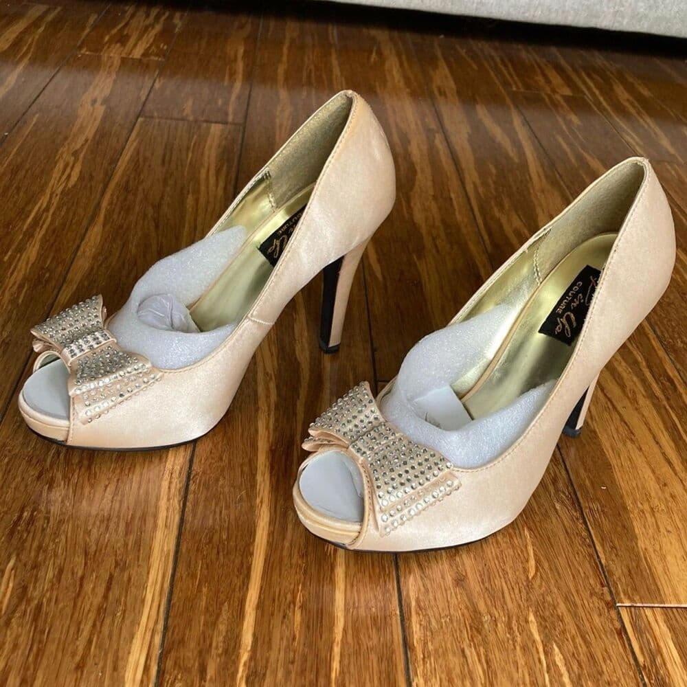 Pinup Couture Champagne Crystal Bow Heels - Thumbnail 4
