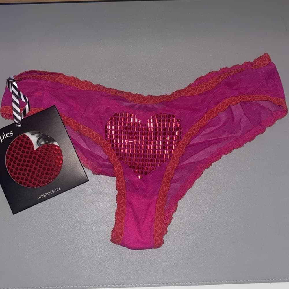 Bristols Six: Nippies Moulin Heart & Cheeky Panty Set – Hot Pink/Red - Thumbnail 4