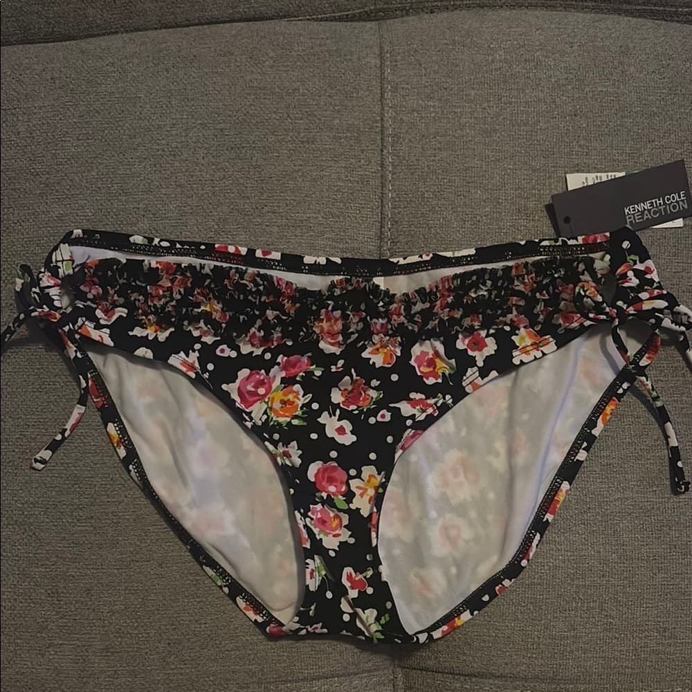 Kenneth Cole: Floral Bikini Bottom - Vibrant Floral Print - MEDIUM