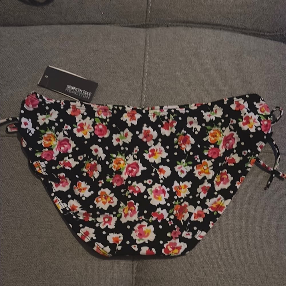 Kenneth Cole: Floral Bikini Bottom - Vibrant Floral Print - MEDIUM - Thumbnail 3