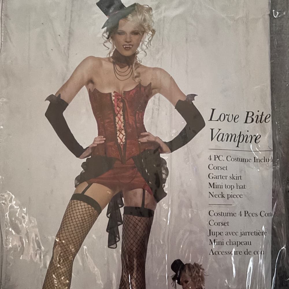 Leg Avenue Love Bite Vampire Womens 4Pcs Costume