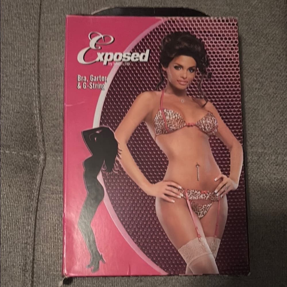 Leopard Print Bra, Garter & G-String Set size L/XL​ - Thumbnail 3
