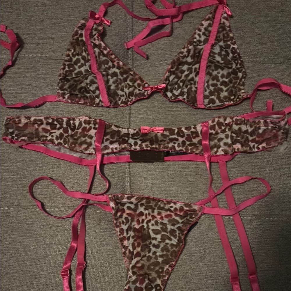 Leopard Print Bra, Garter & G-String Set size L/XL​ - Thumbnail 2