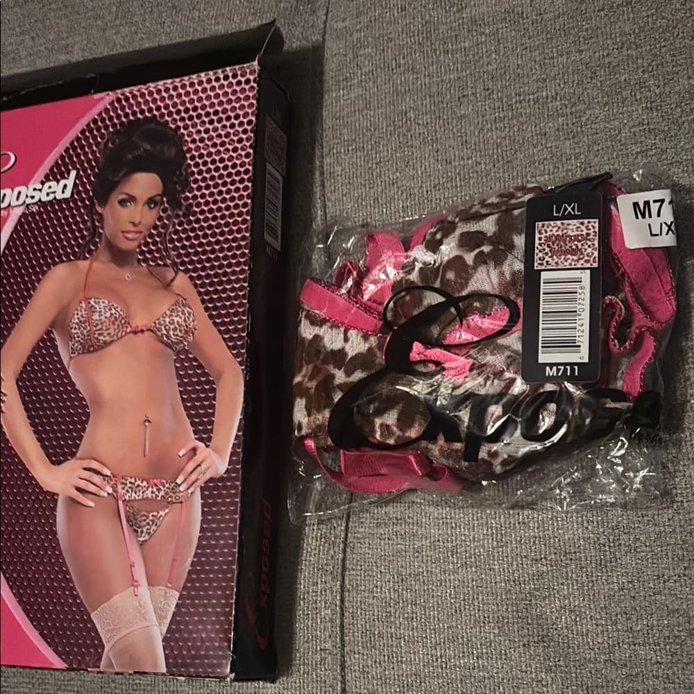 Leopard Print Bra, Garter & G-String Set size L/XL​