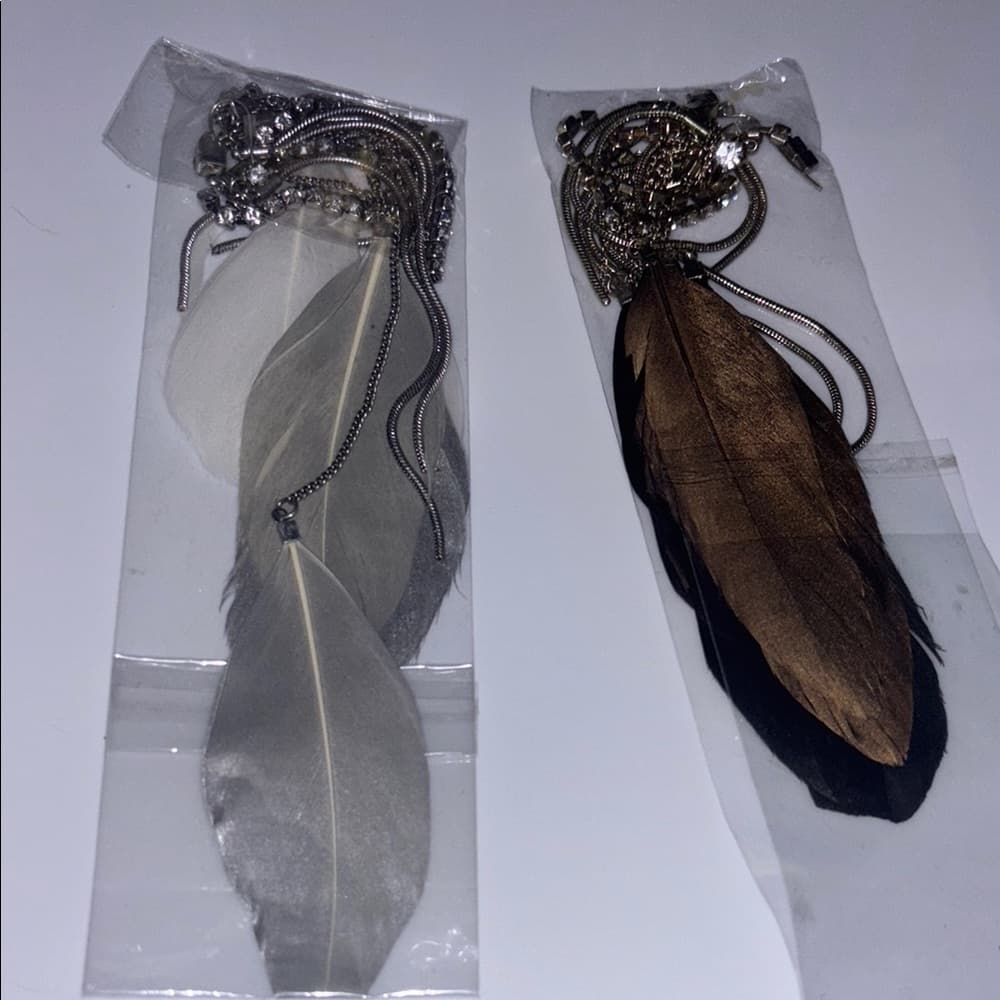 All The Rage Two Tone Sensational Dangling Chained Feathered Earrings - Thumbnail 2