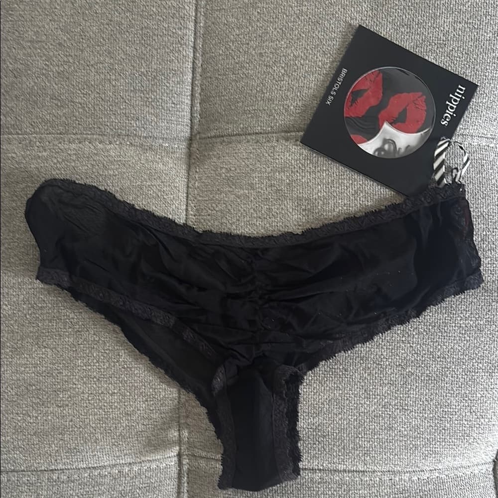 Bristols Six: Nippies Black Kiss & Cheeky Panty Set – Hot Pink/Red - Thumbnail 4