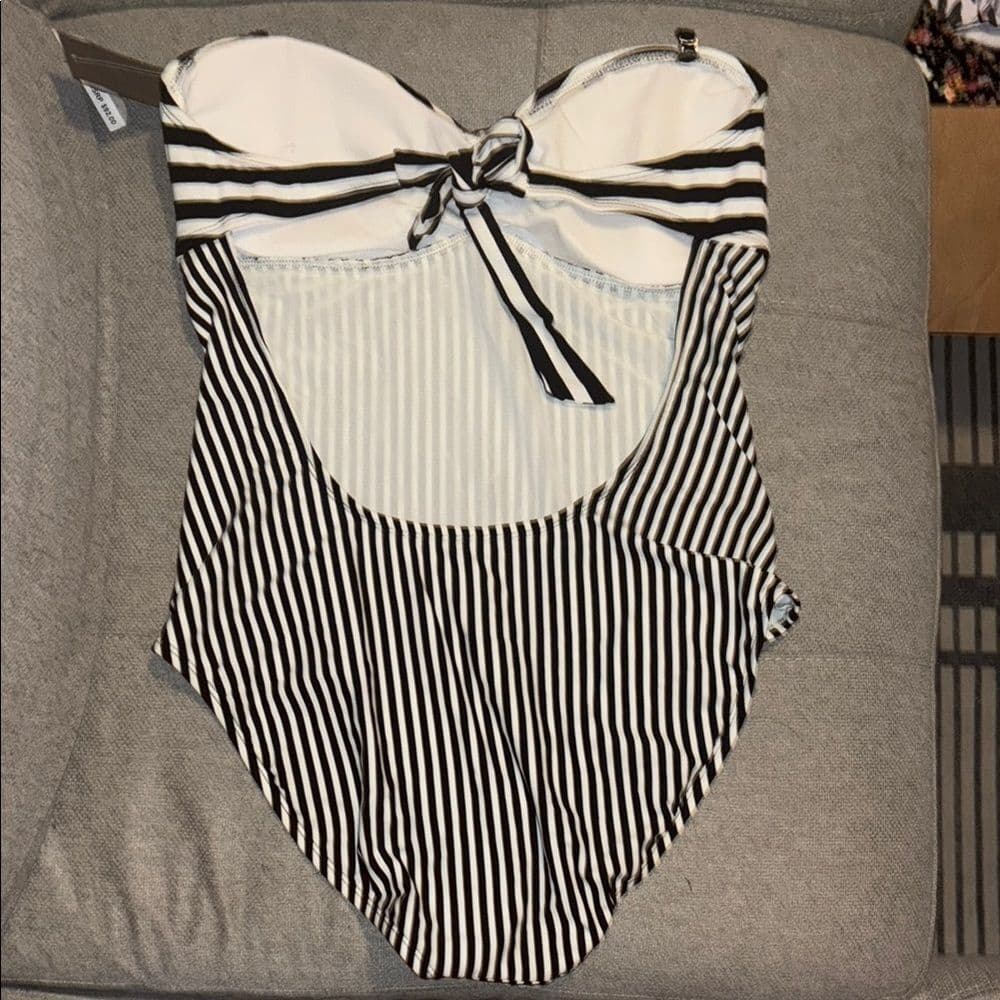 Kenneth Cole Black White Striped One Piece Swimsuit Bow Detail Size XL