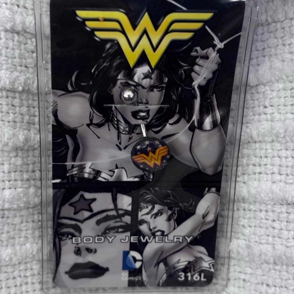 DC Comics Wonder Woman Logo Non-Dangle Belly Button Ring - Thumbnail 4