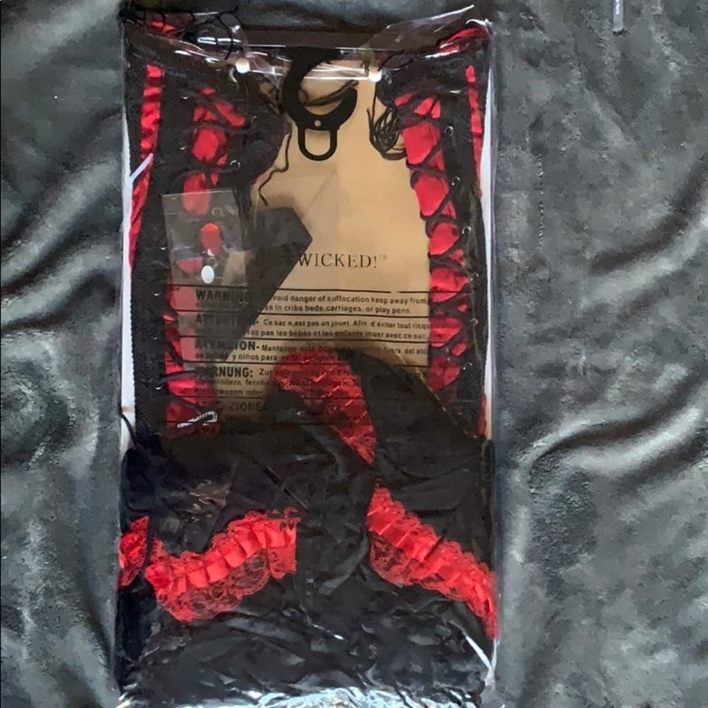 BeWicked Saloon Girl Costume - Red & Black Dress (Size M/L)​​ - Thumbnail 5