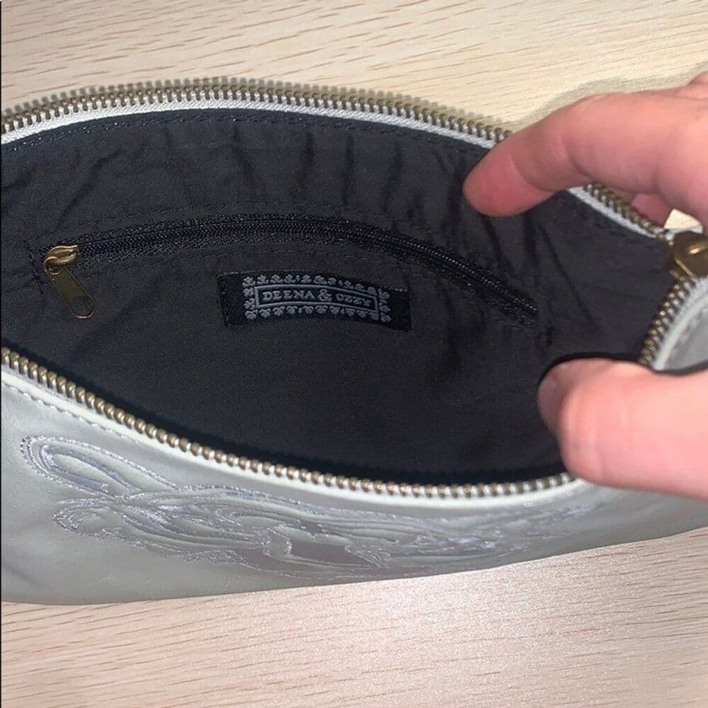 🆕 Deena & Ozzy Embroidered Tiger Wristlet Clutch - Thumbnail 2