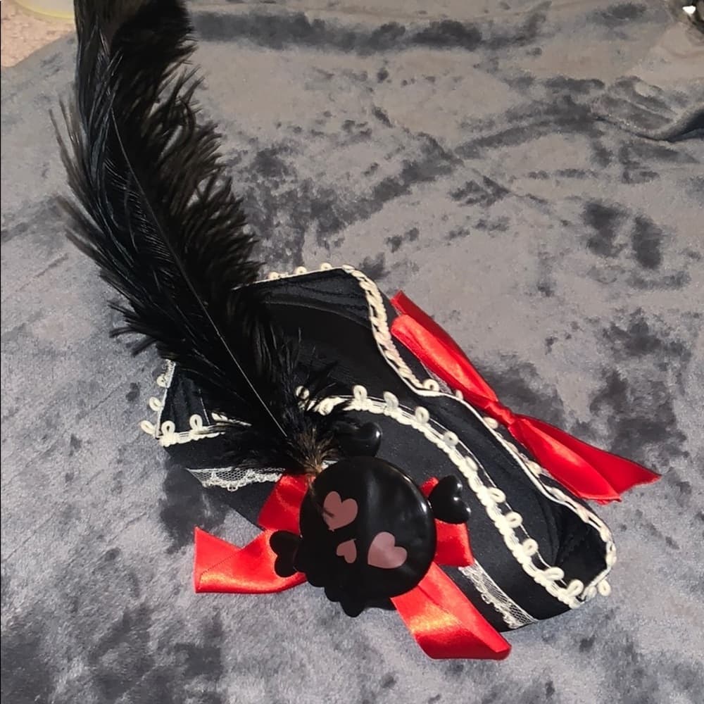 Leg Avenue Mini Skull & Feathered Pirate Hat
