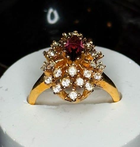 F9 - Vintage American Ring Co. 18K HGE Signed Faux Ruby & Rhinestone Cocktail Ring SZ 7.25-7.50