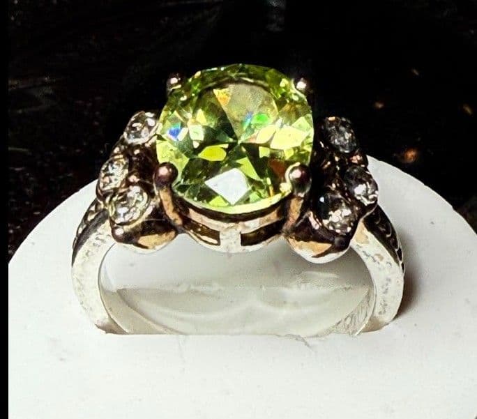 F13 - Vintage Avon "NRQ" Cocktail Ring Silver Tone Peridot Like Green Stone Sz 9