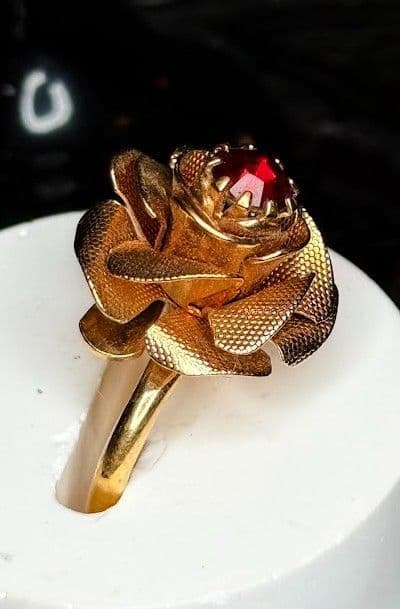 F10 - Vintage 1960s Sarah Coventry "English Garden" Rose Ring Ruby Red Faux Gemstone SZ adjustable sits at a 5 now. - Thumbnail 2