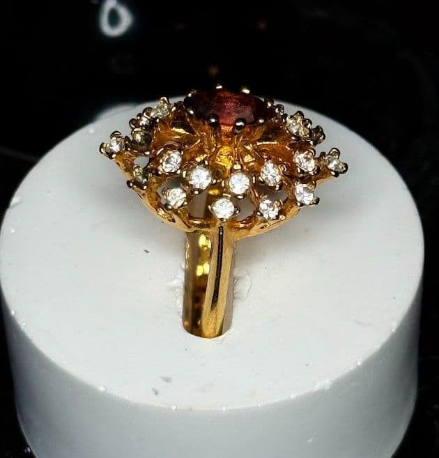 F9 - Vintage American Ring Co. 18K HGE Signed Faux Ruby & Rhinestone Cocktail Ring SZ 7.25-7.50 - Thumbnail 2