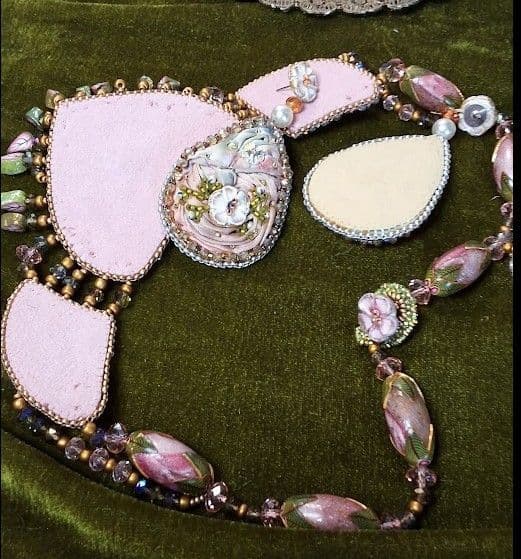 F5 - Artisan handmade Unique Victorian Inspired Big Necklace and Tear drop Earrings - Thumbnail 2