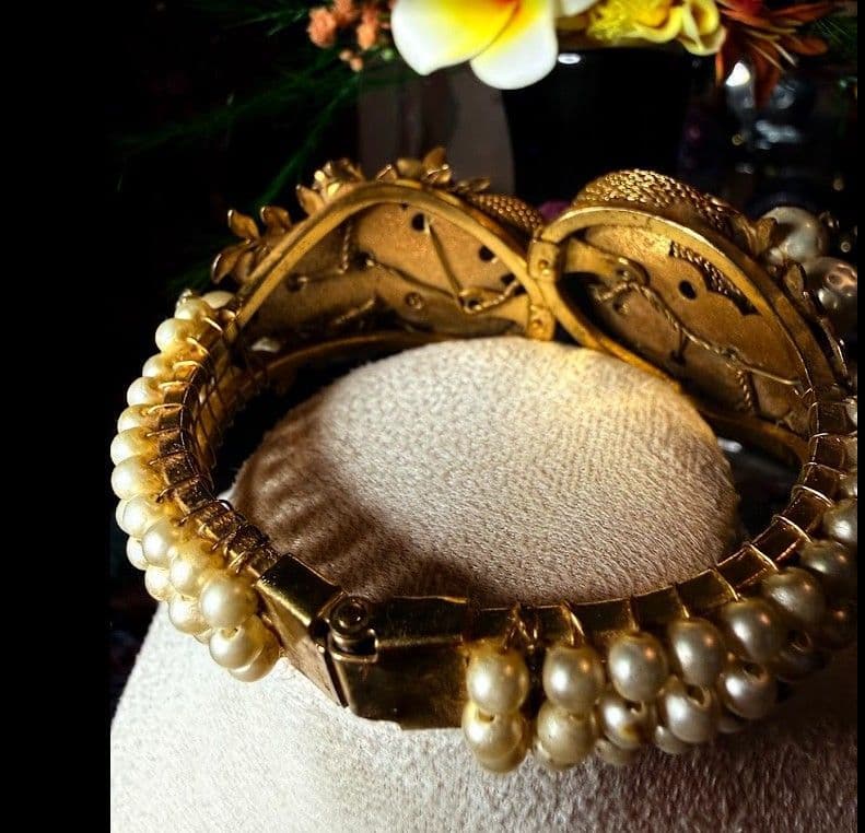 F15 - Rare Vintage Early Unsigned Miriam Haskell Faux Pearl Hinged Bangle Bracelet (Frank Hess Era, c. 1930s–1940s) - Thumbnail 5