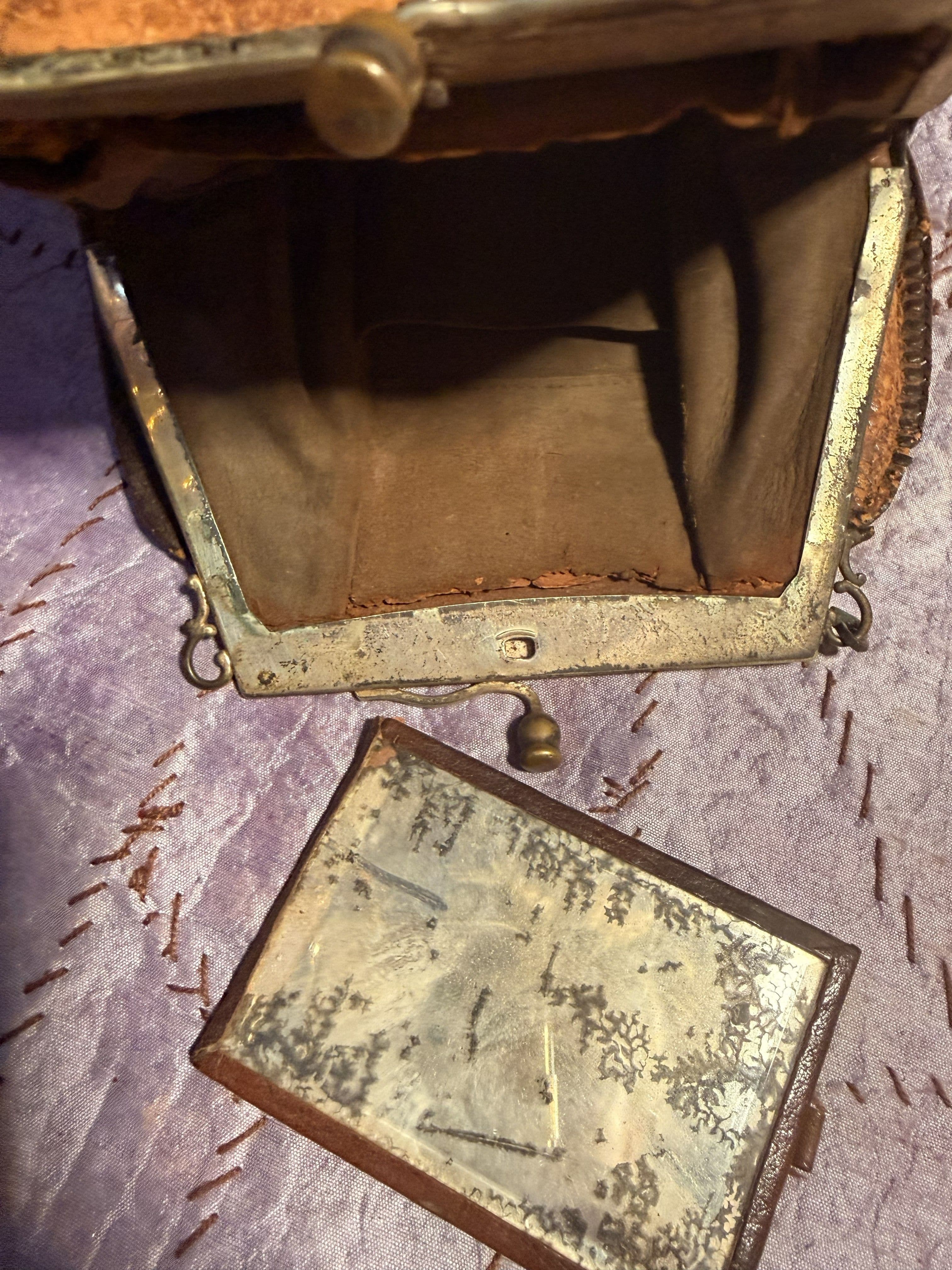 F28 - Antique 1910s Art Nouveau Hand Tooled Leather Peacock Purse w/ Original Mirror - Thumbnail 2