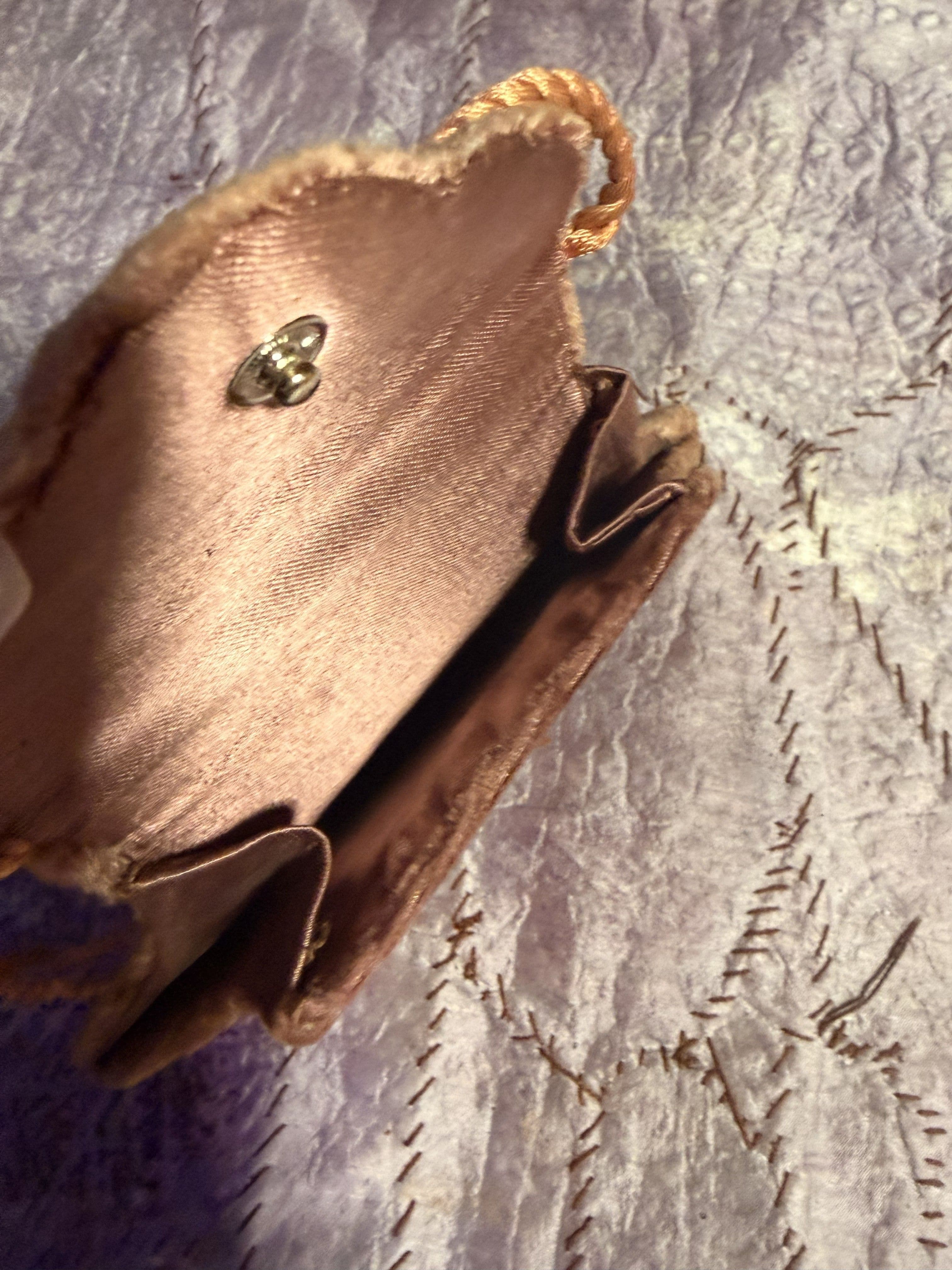 F29 - UNBRANDED VINTAGE REVIVAL Edwardian Style Dusty Rose Velvet Evening Purse - Thumbnail 4