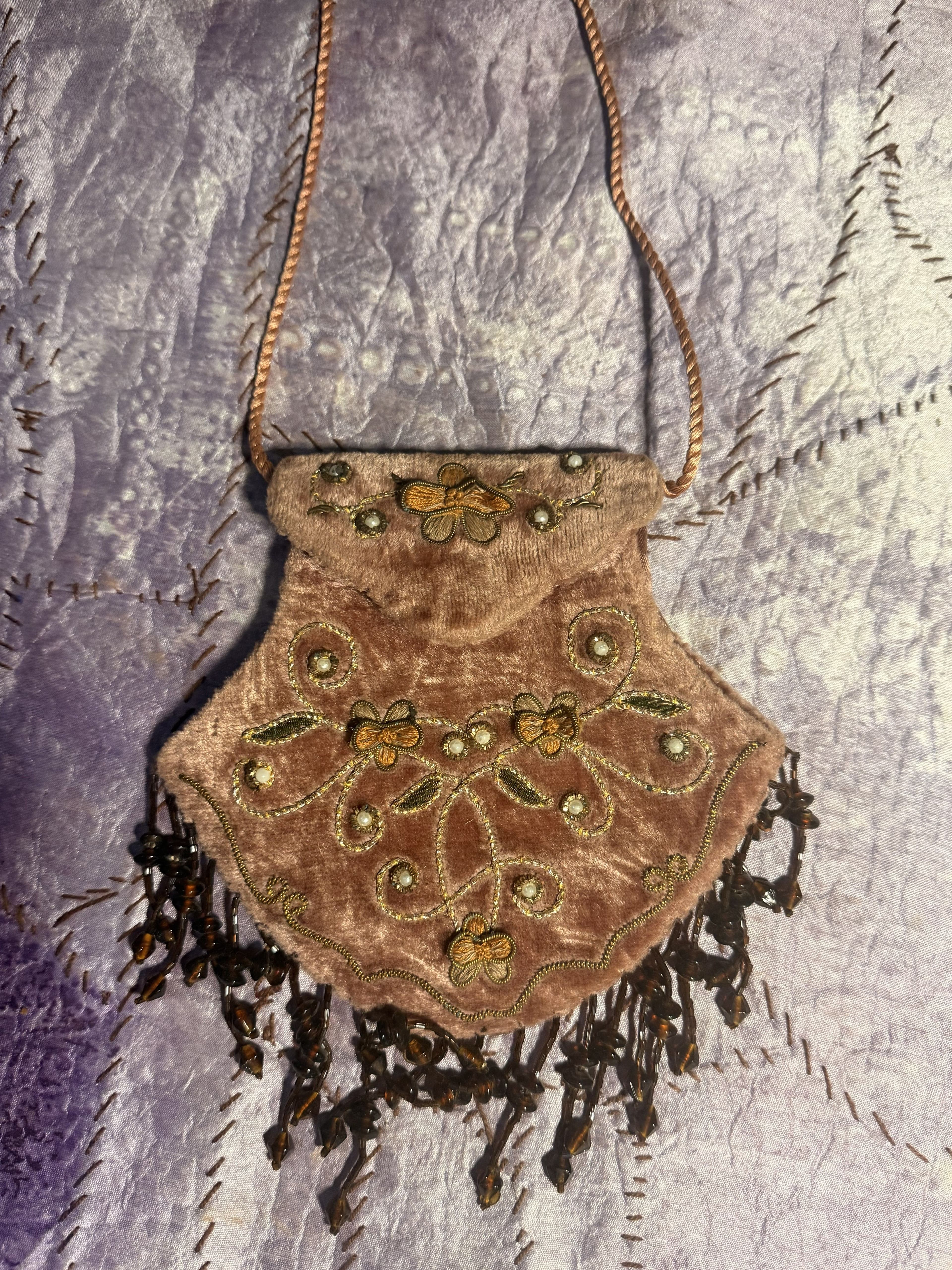 F29 - UNBRANDED VINTAGE REVIVAL Edwardian Style Dusty Rose Velvet Evening Purse