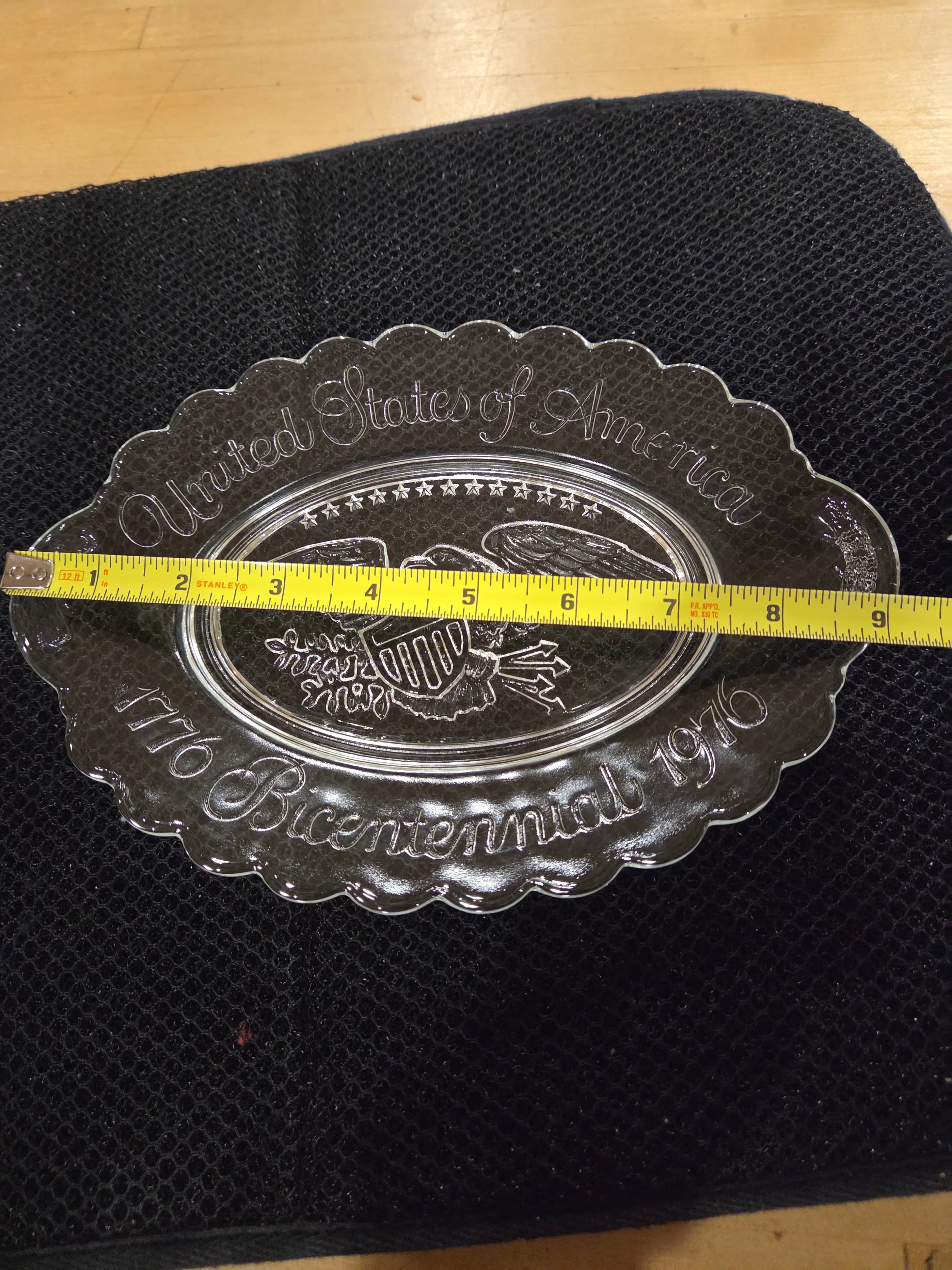 Vintage 1976 Avon Bicentennial Clear Glass Eagle Oval Commemorative Plate - Thumbnail 4