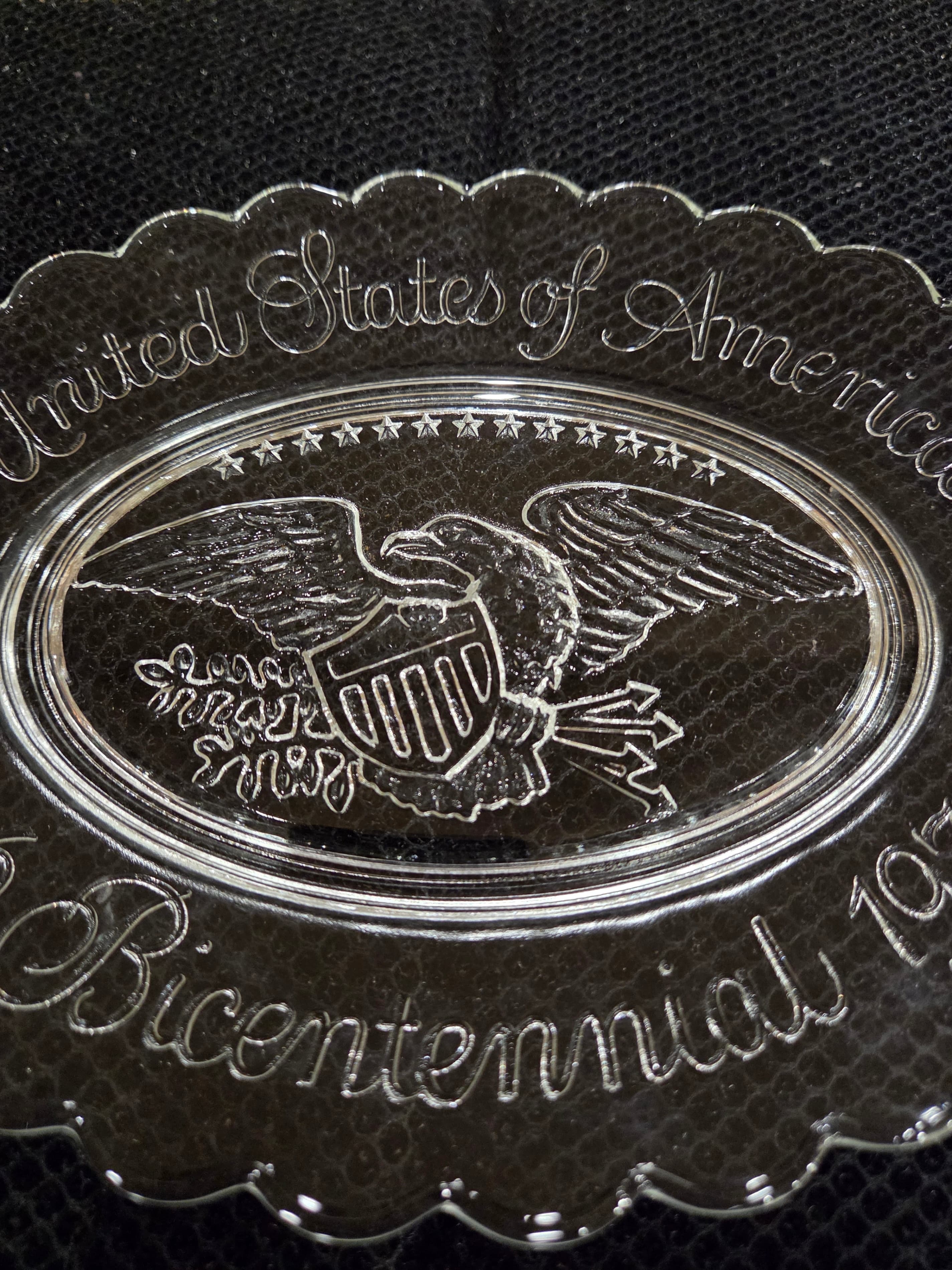 Vintage 1976 Avon Bicentennial Clear Glass Eagle Oval Commemorative Plate - Thumbnail 2