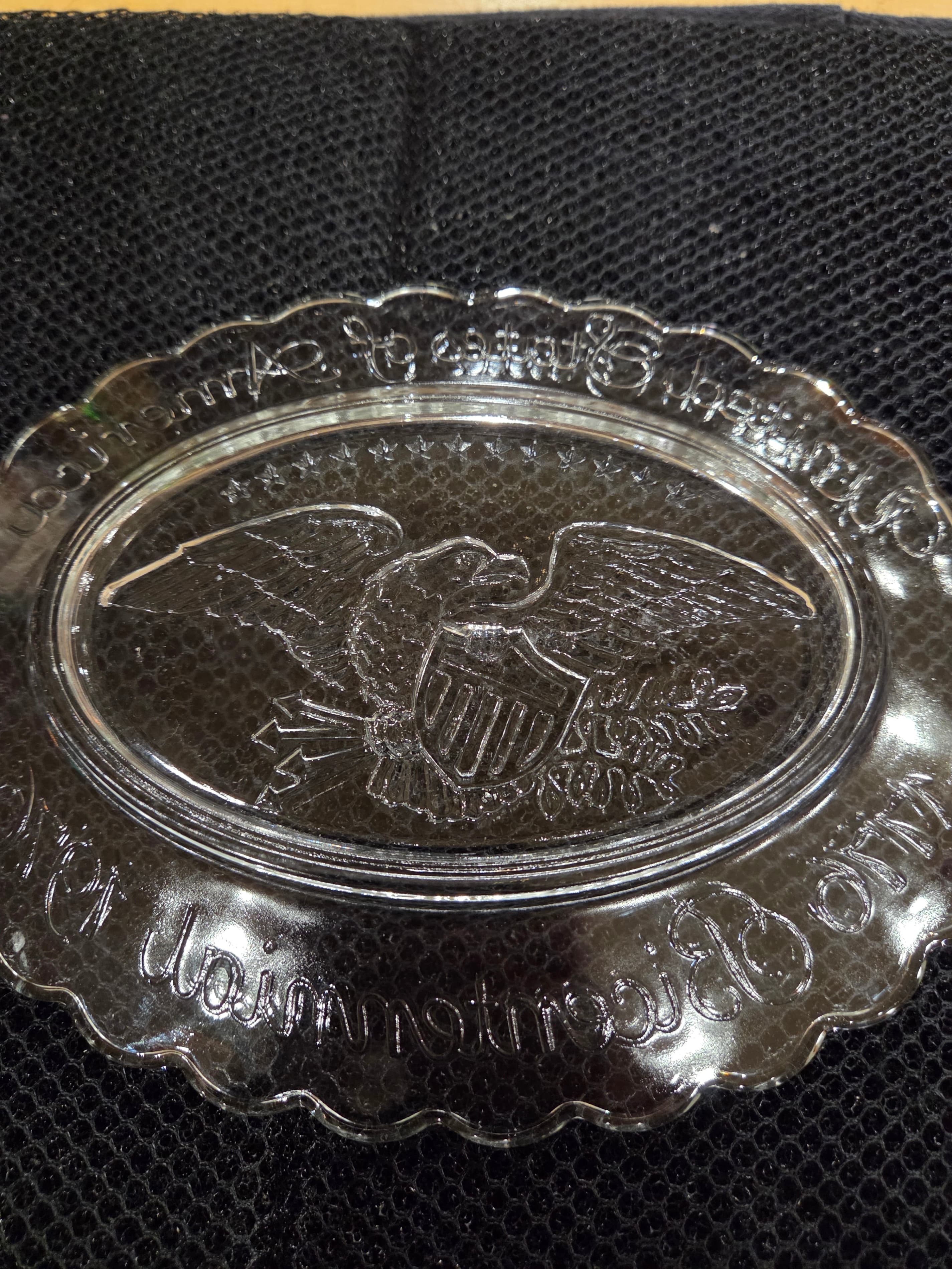 Vintage 1976 Avon Bicentennial Clear Glass Eagle Oval Commemorative Plate - Thumbnail 3