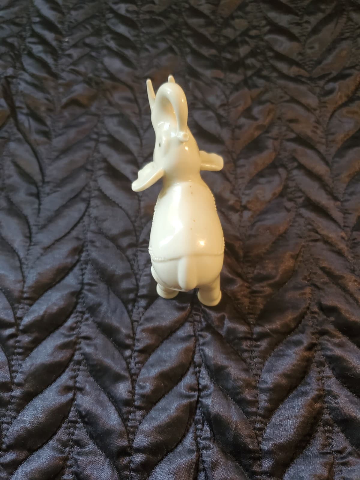 Lenox, Small Porcelain Elephant Figurine with gold eyes and toes - Thumbnail 5