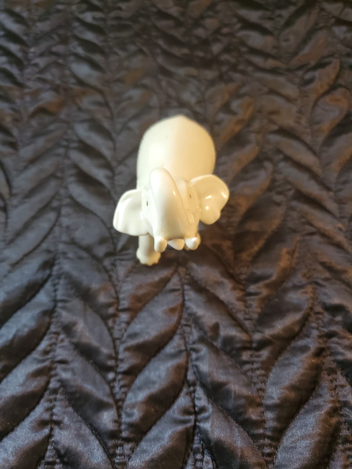 Lenox, Small Porcelain Elephant Figurine with gold eyes and toes - Thumbnail 6