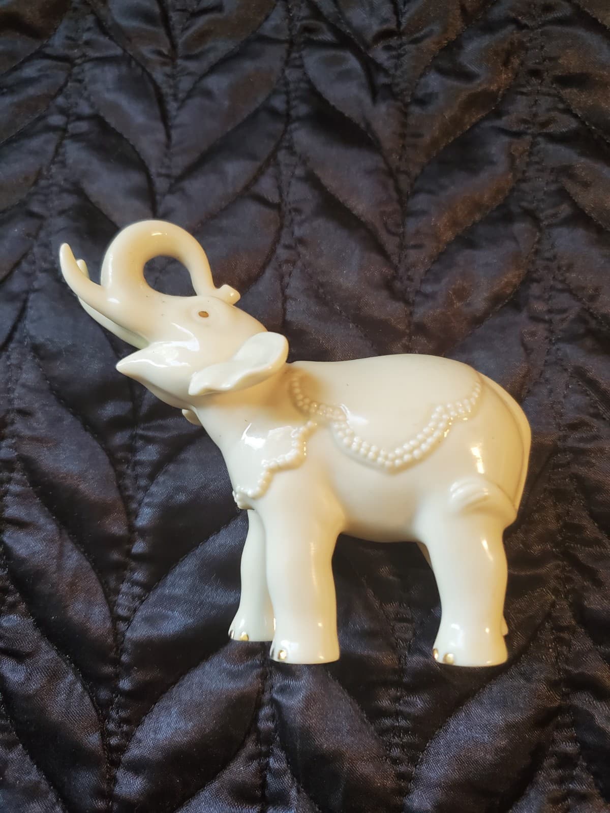 Lenox, Small Porcelain Elephant Figurine with gold eyes and toes - Thumbnail 3