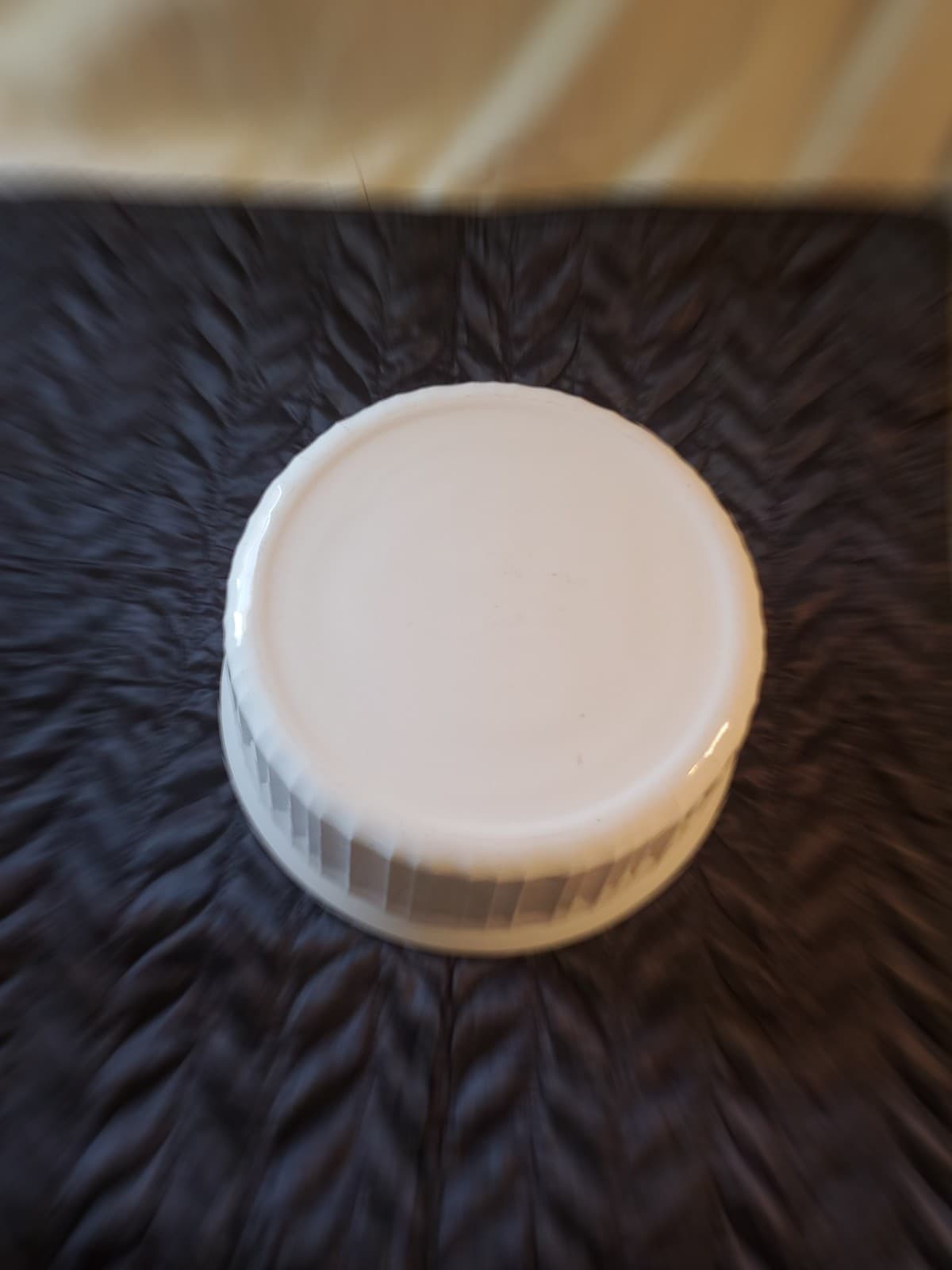 Vintage Corningware French White 2.5 & 1.6 litre Souffle/Casserole dish no lids - Thumbnail 6