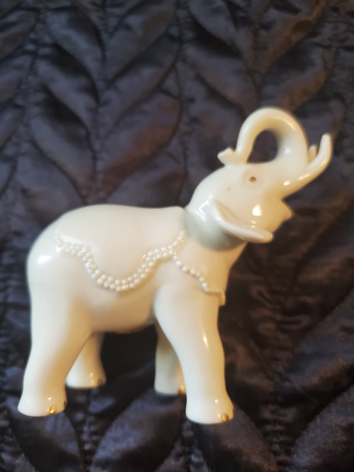 Lenox, Small Porcelain Elephant Figurine with gold eyes and toes - Thumbnail 4