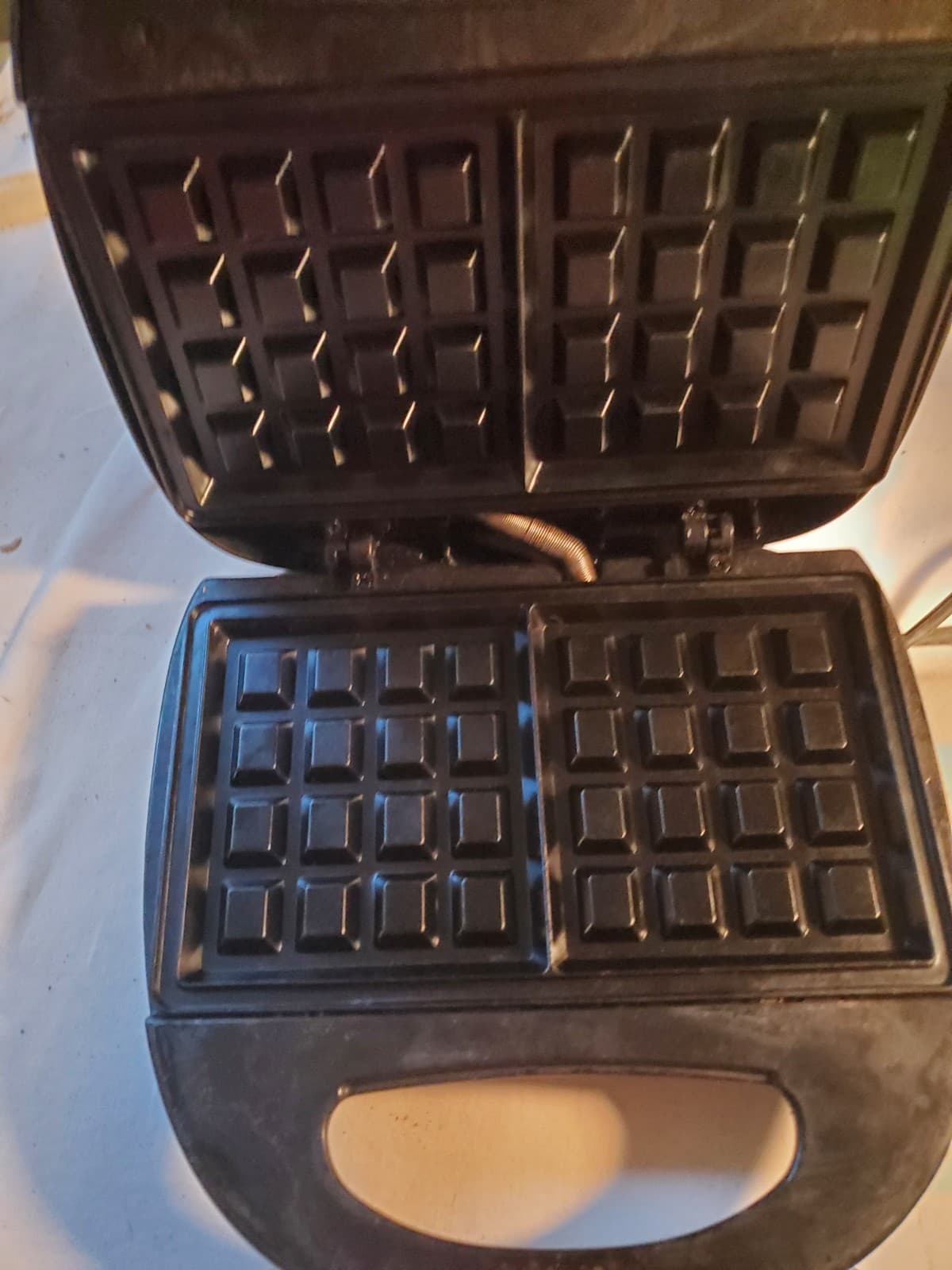 Rival S6136W Electric 2-Slice Waffle Maker – Nonstick Plates – Tested & Works - Thumbnail 3