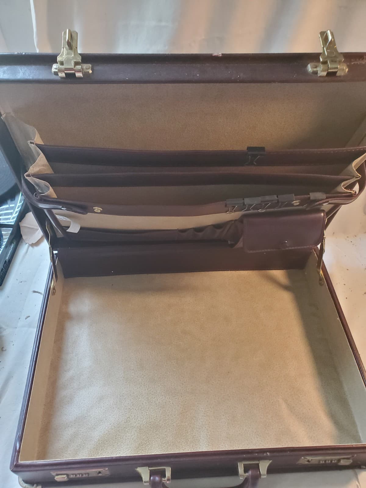 Vintage Heritage Industries Leather Briefcase Burgundy Attache Combo Lock 18"