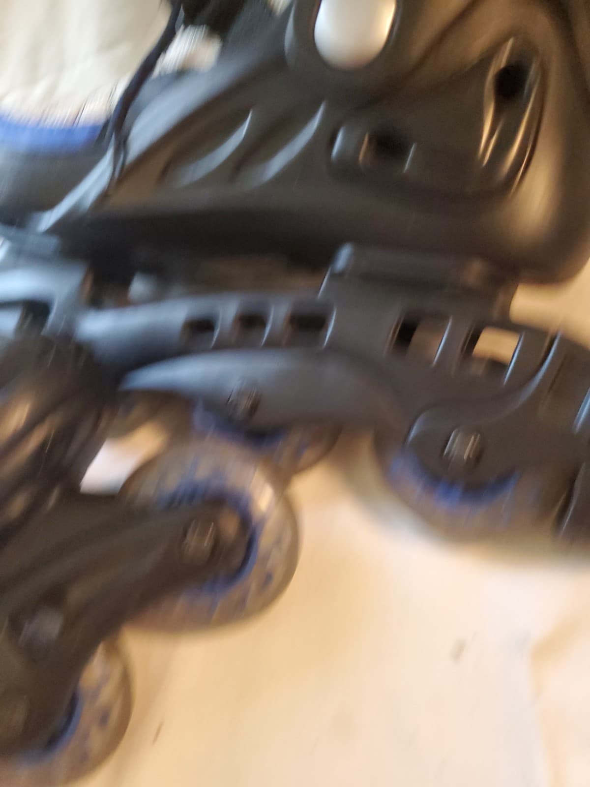 2XS Roller Blades Inline Skates Size 7 – Excellent Condition – With Travel Bag - Thumbnail 6
