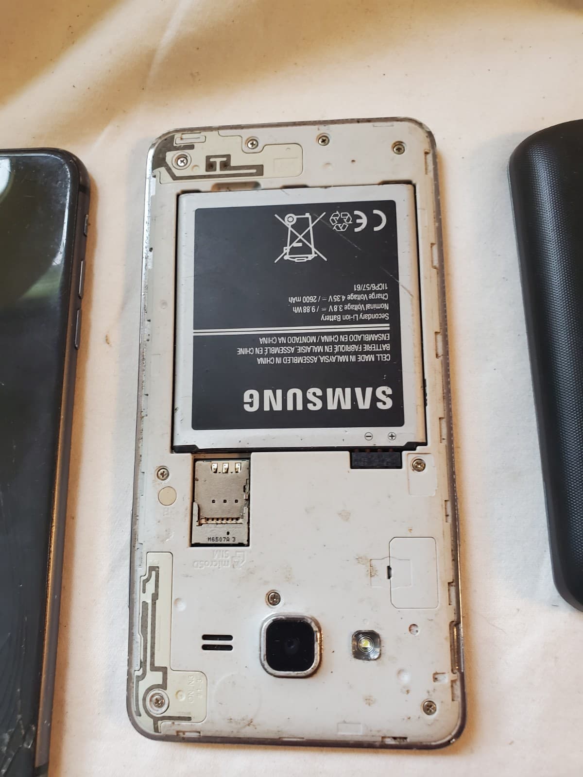 9 Cell Phone Lot iPhone Samsung Motorola & More Untested Parts Repair Only - Thumbnail 15