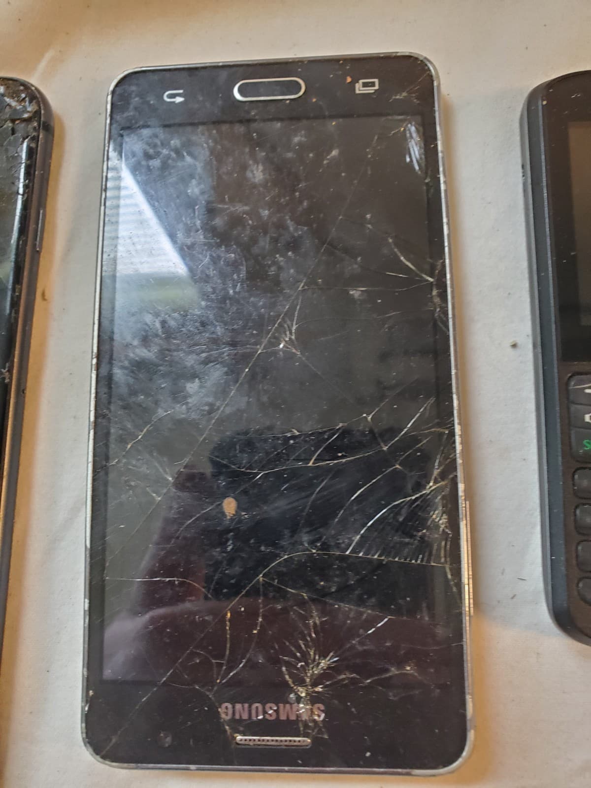 9 Cell Phone Lot iPhone Samsung Motorola & More Untested Parts Repair Only - Thumbnail 8