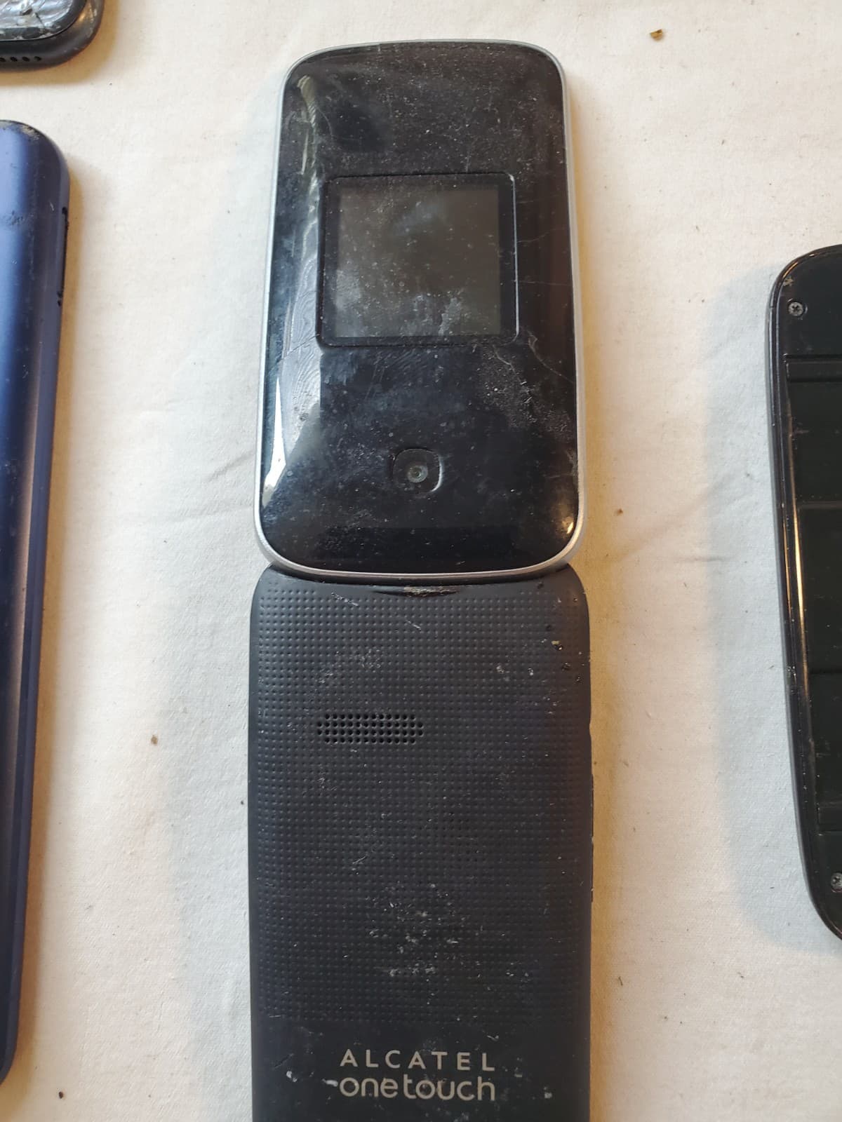 9 Cell Phone Lot iPhone Samsung Motorola & More Untested Parts Repair Only - Thumbnail 19