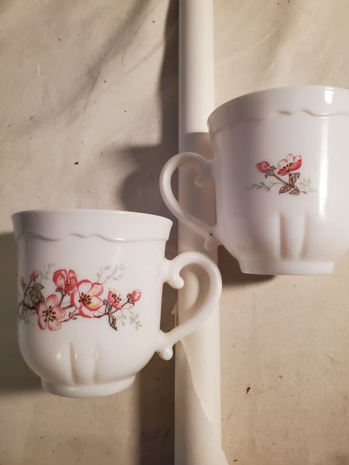 Arcopal France Floral Milk Glass Tea Cups Set of 2 Pink Blossom Pattern Vintage - Thumbnail 3