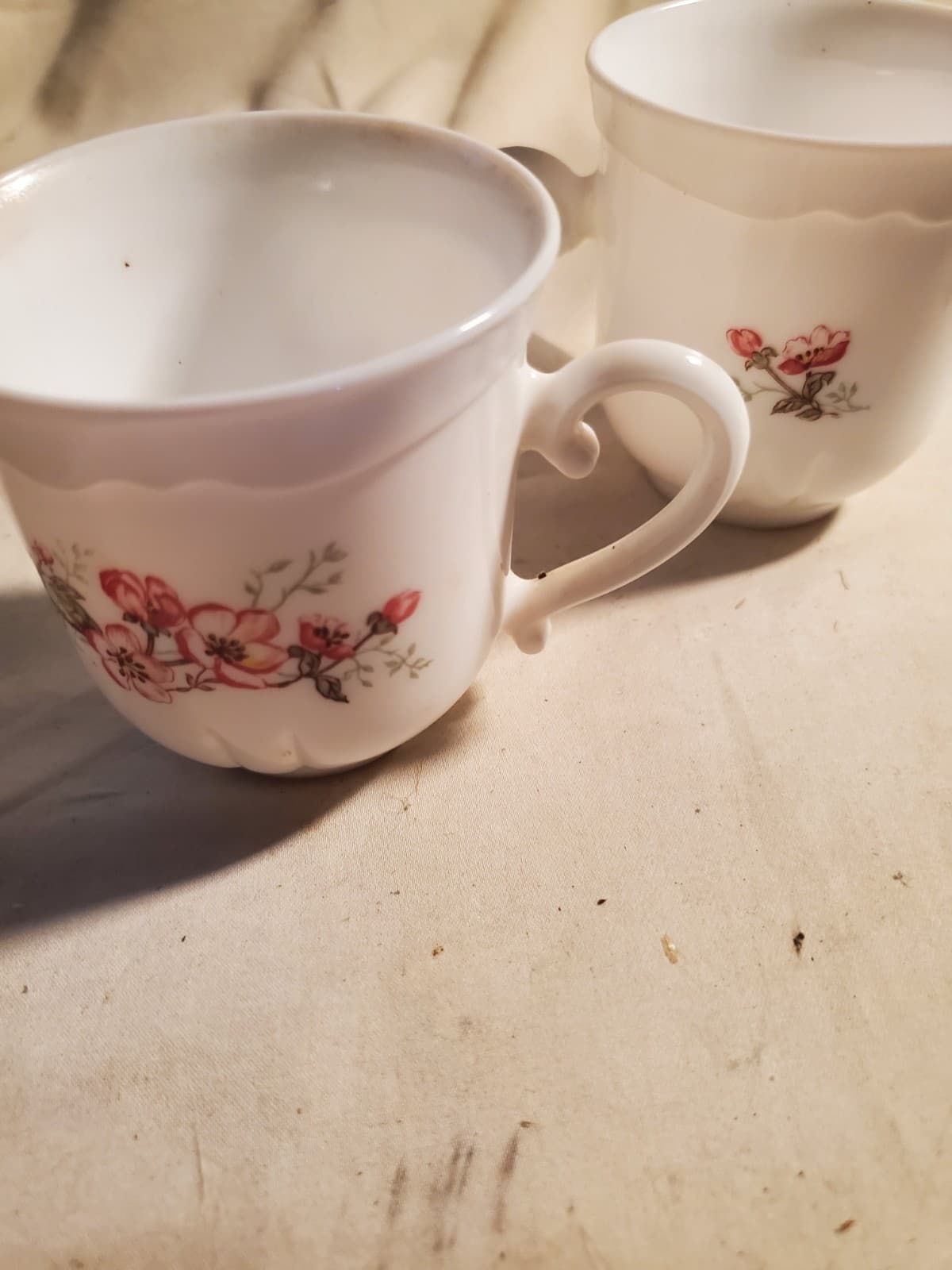 Arcopal France Floral Milk Glass Tea Cups Set of 2 Pink Blossom Pattern Vintage - Thumbnail 8