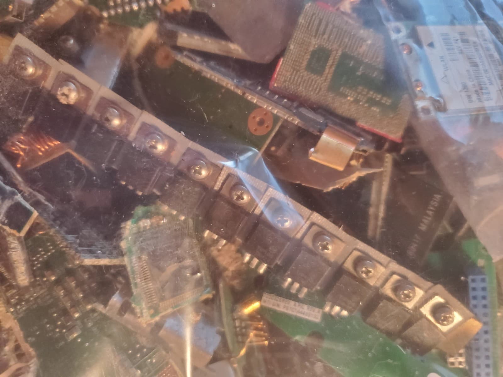 4LBS - Scrap Circuit boards/chips/connectors For Precious Metals Recovery GOLD - Thumbnail 4