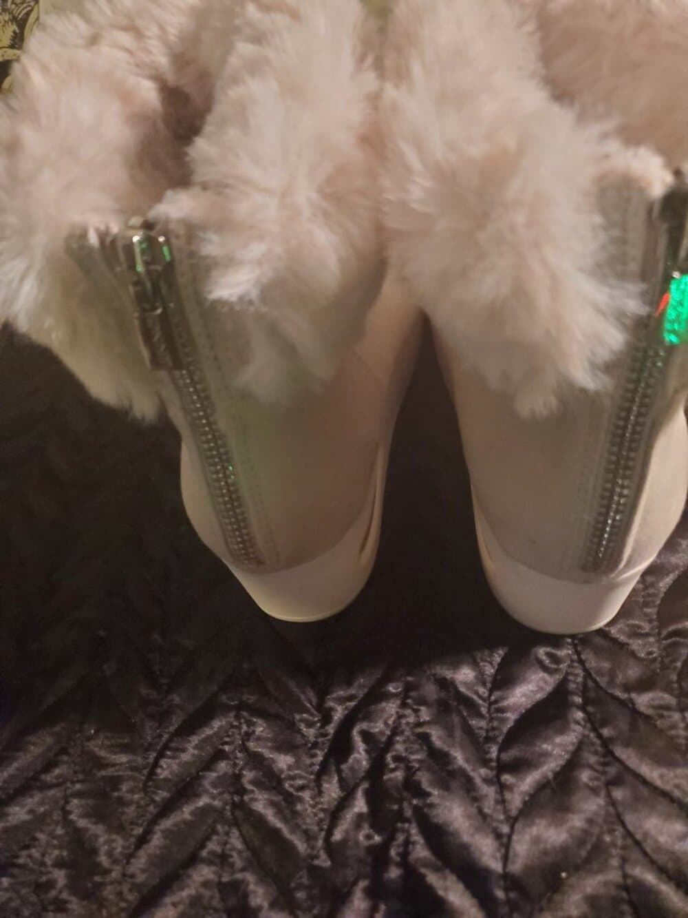 DKNY White Suede/Faux Fur - Size 10M - Thumbnail 4